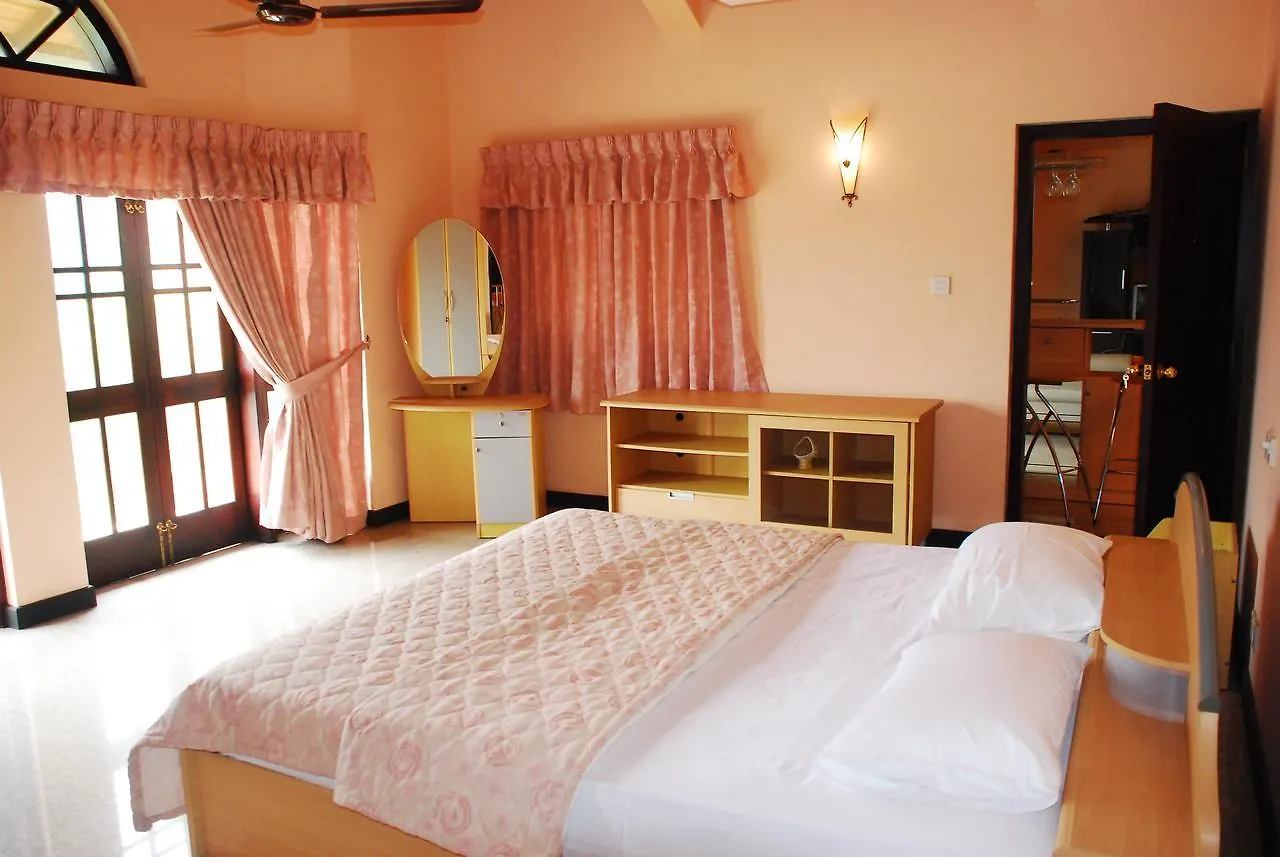 Breeze Villa Канди