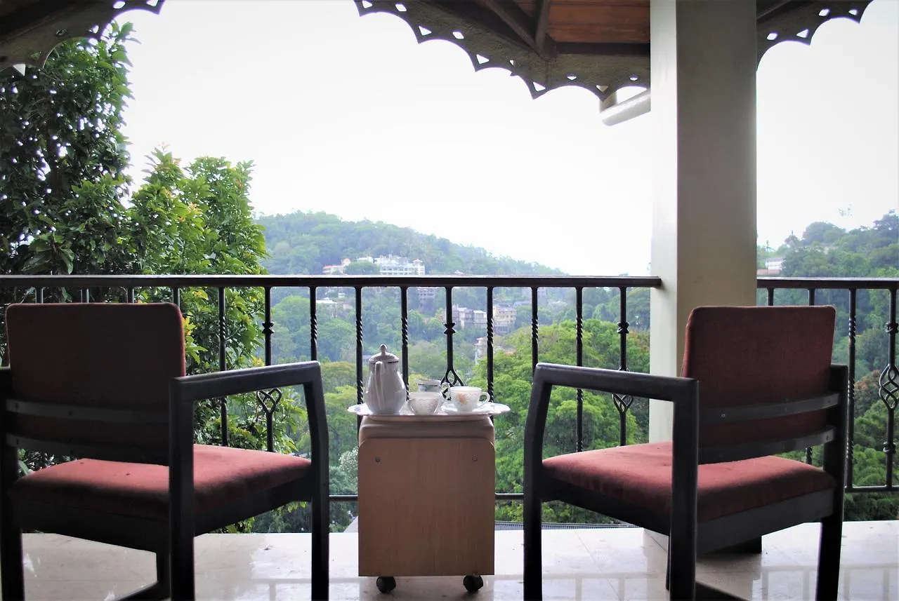 Breeze Villa Канди Отель типа 