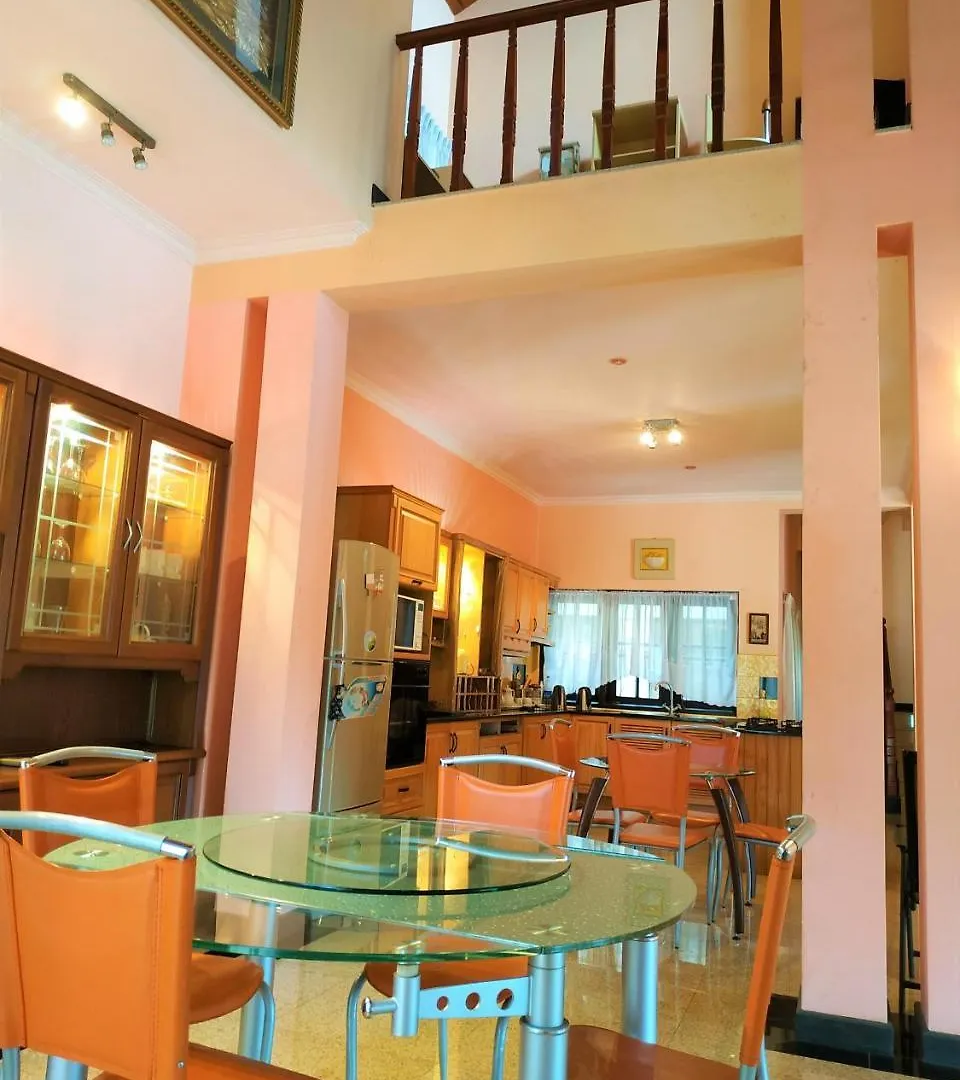 Breeze Villa Канди